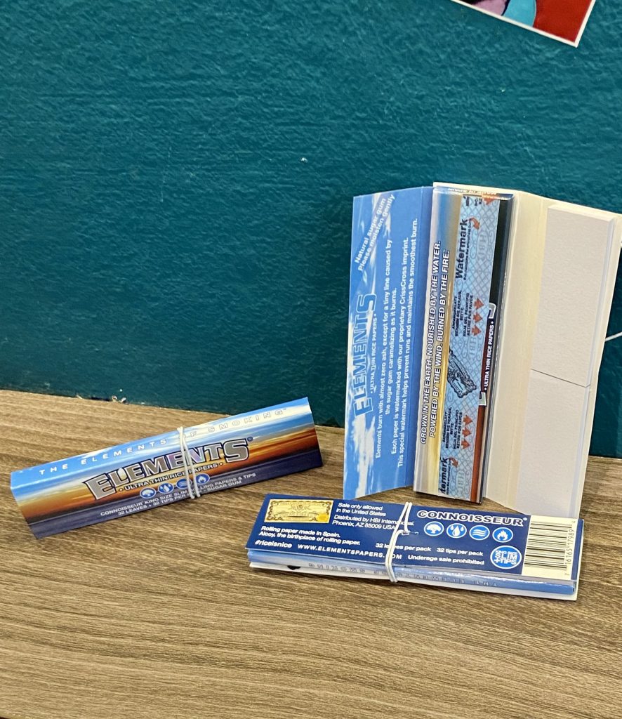 Elements Connoisseur King Size Slim Papers – Inkl. Tips, 32 Blättchen Pro Heft, 12 Heftchen